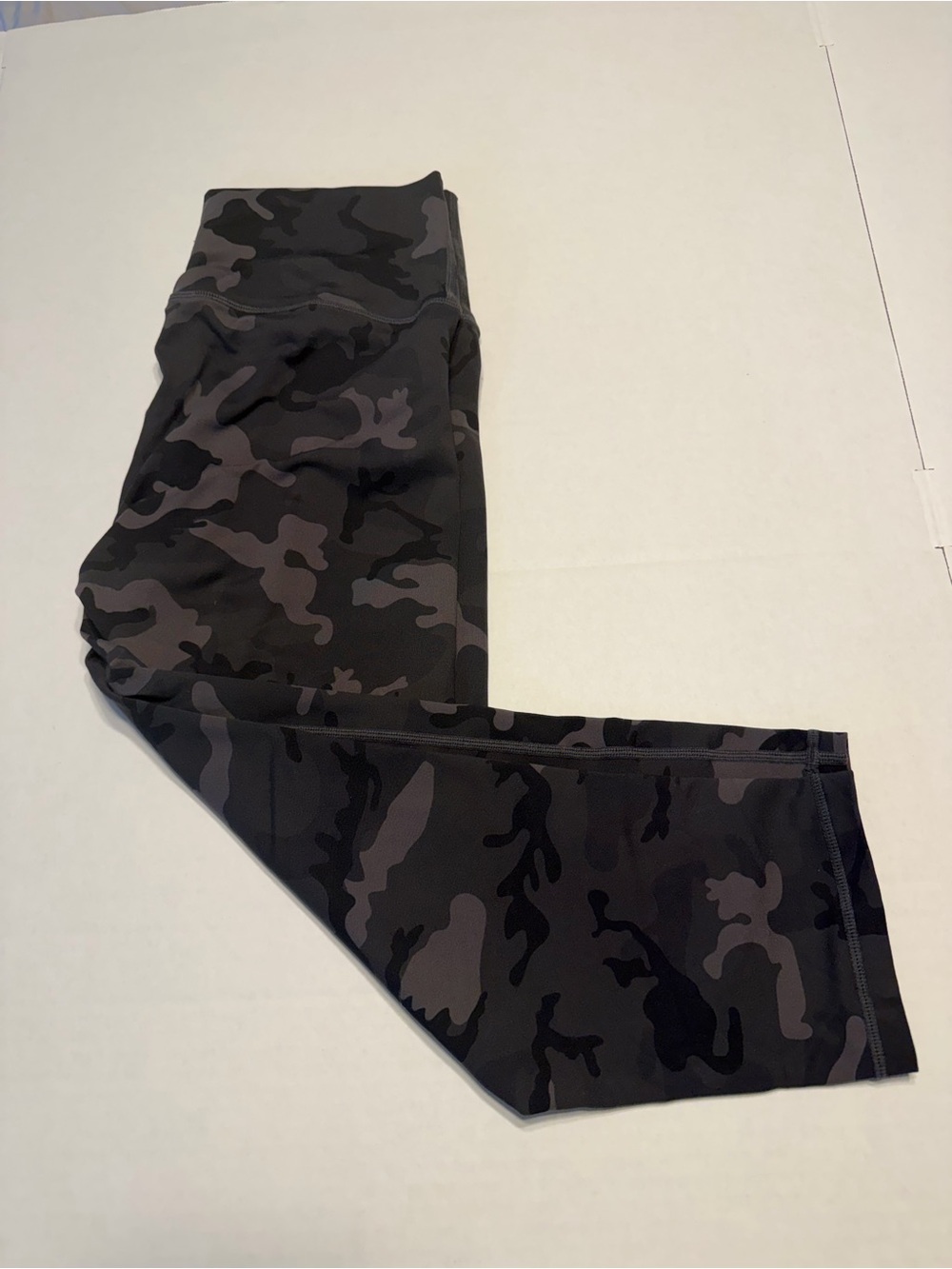ZYIA Black & Gray Green Camo Crop Leggings  8-10 (1047)